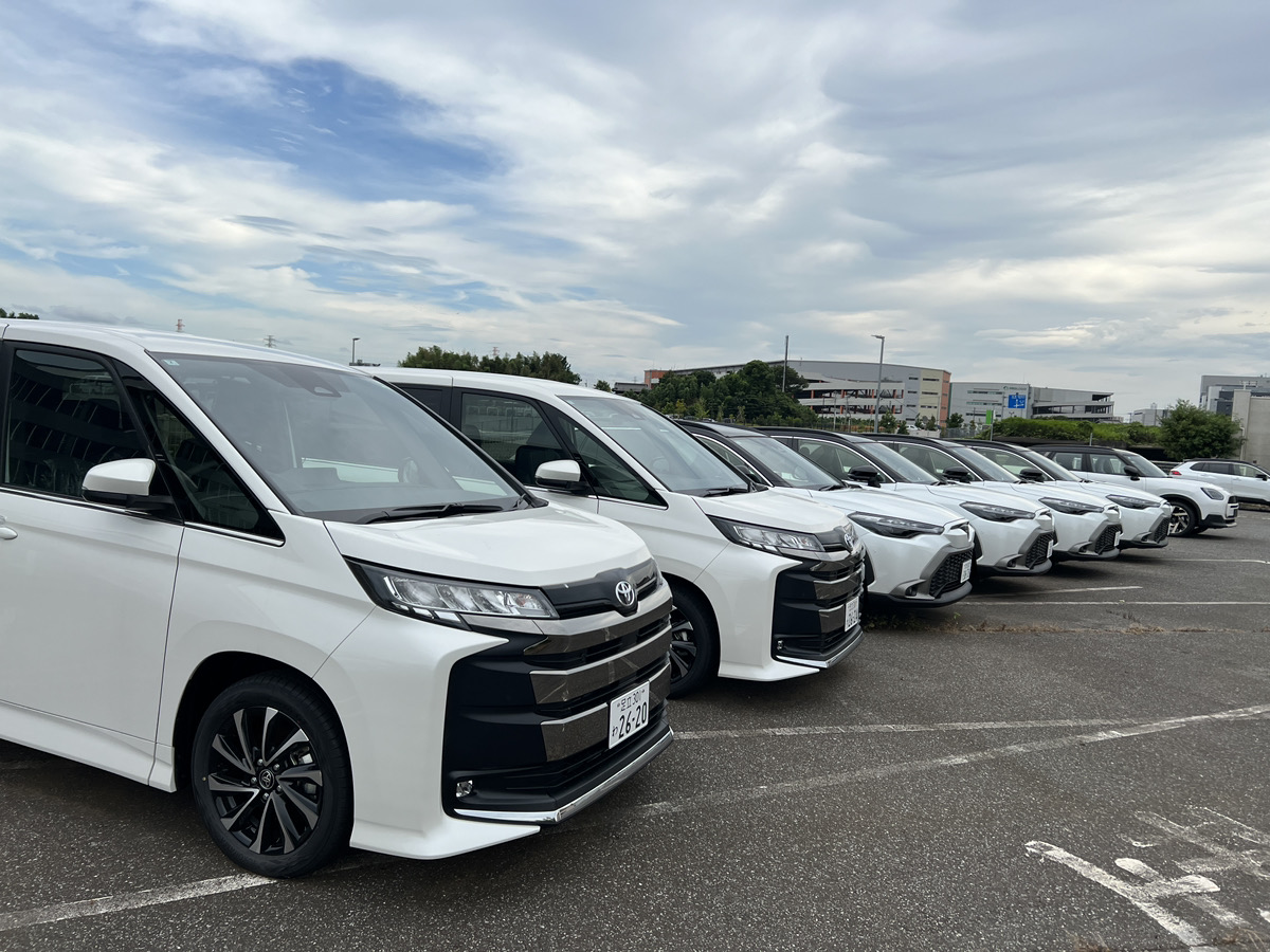 大手の半額で、新車をレンタル。