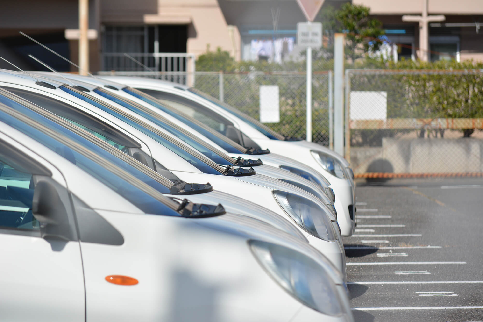 大手の半額で、新車をレンタル。